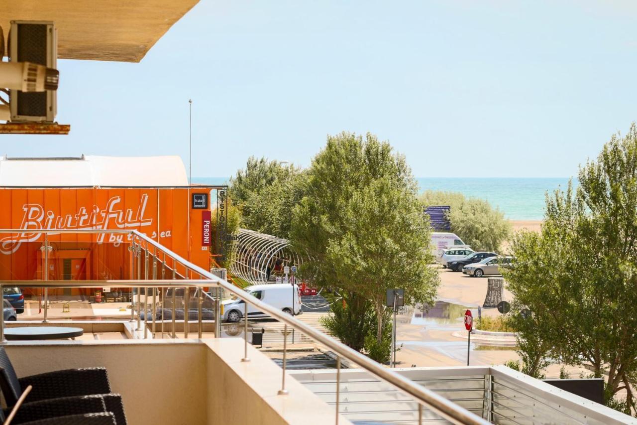 Fratelli Apartments Summerland Mamaia Extérieur photo